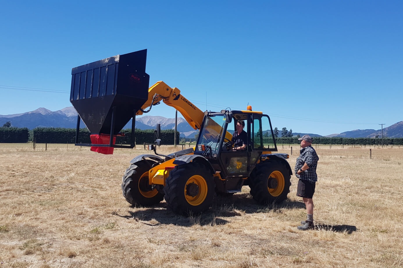 Funnel Bucket Rata Funnel Bucket for Tractors & Telehandlers Front